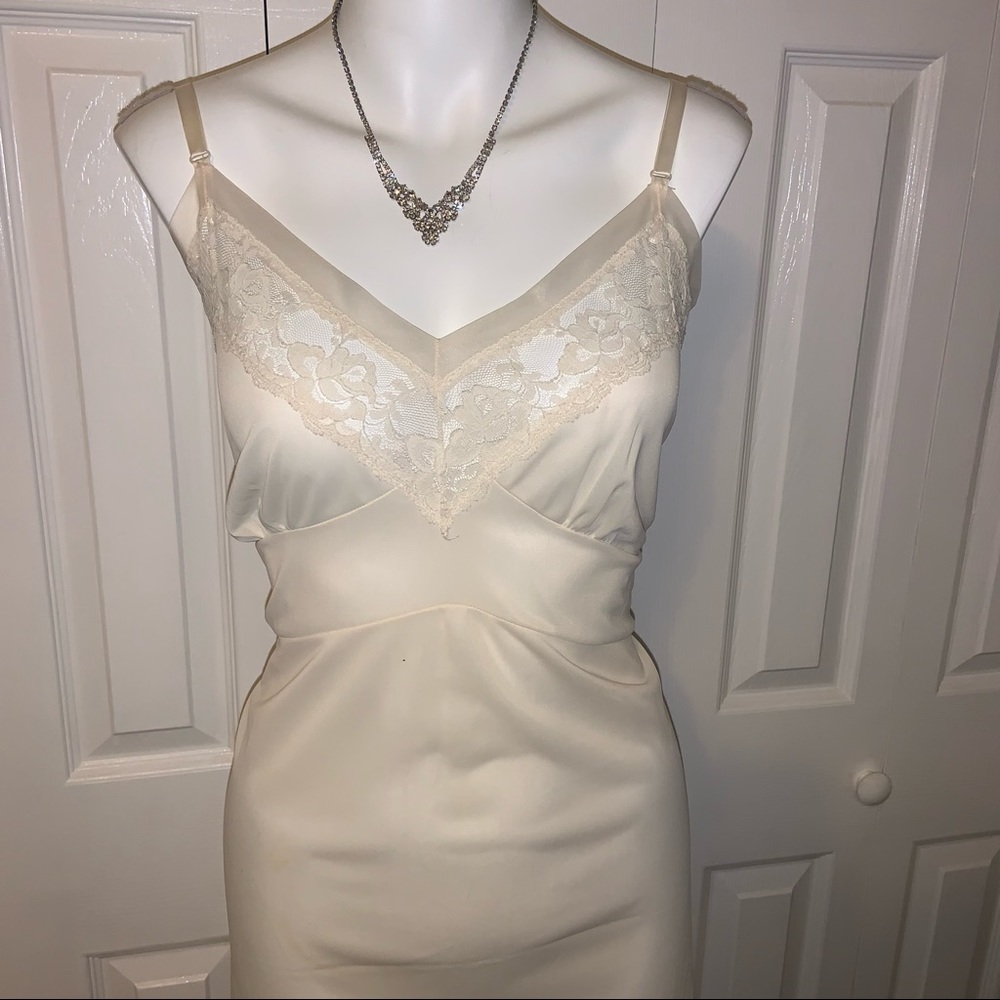 Sliperfection Women’s 42 Beige Floral Lace 100% Nylon Full Vintage Dress Slip